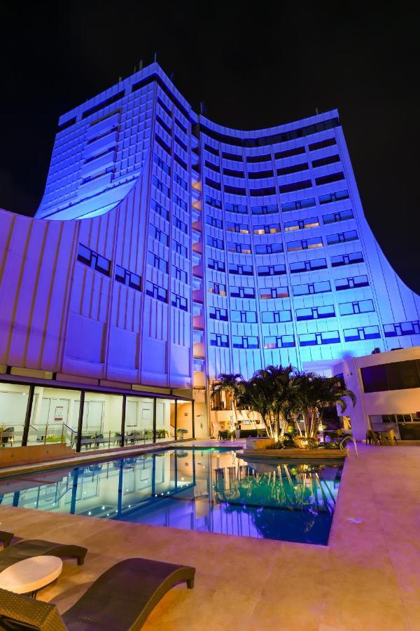 Hotel Casino Internacional Cúcuta Eksteriør billede The hotel at night